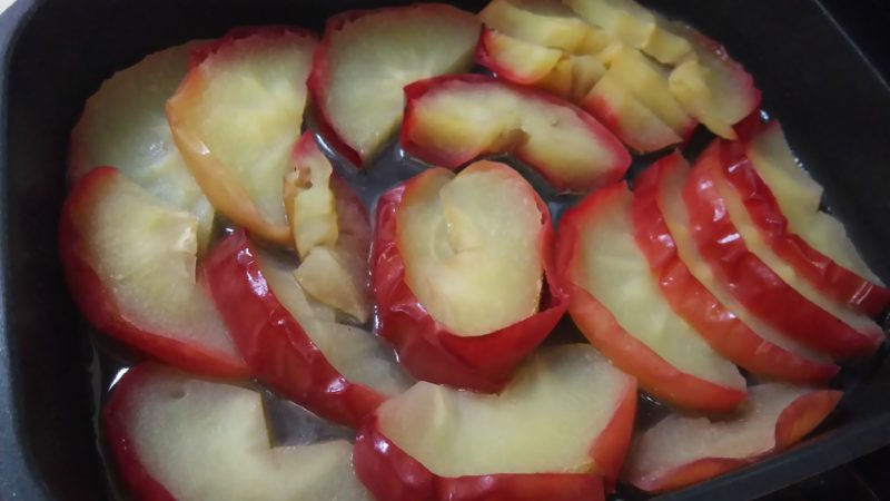 紅玉の焼きリンゴは酸味がたまらなく美味しい！